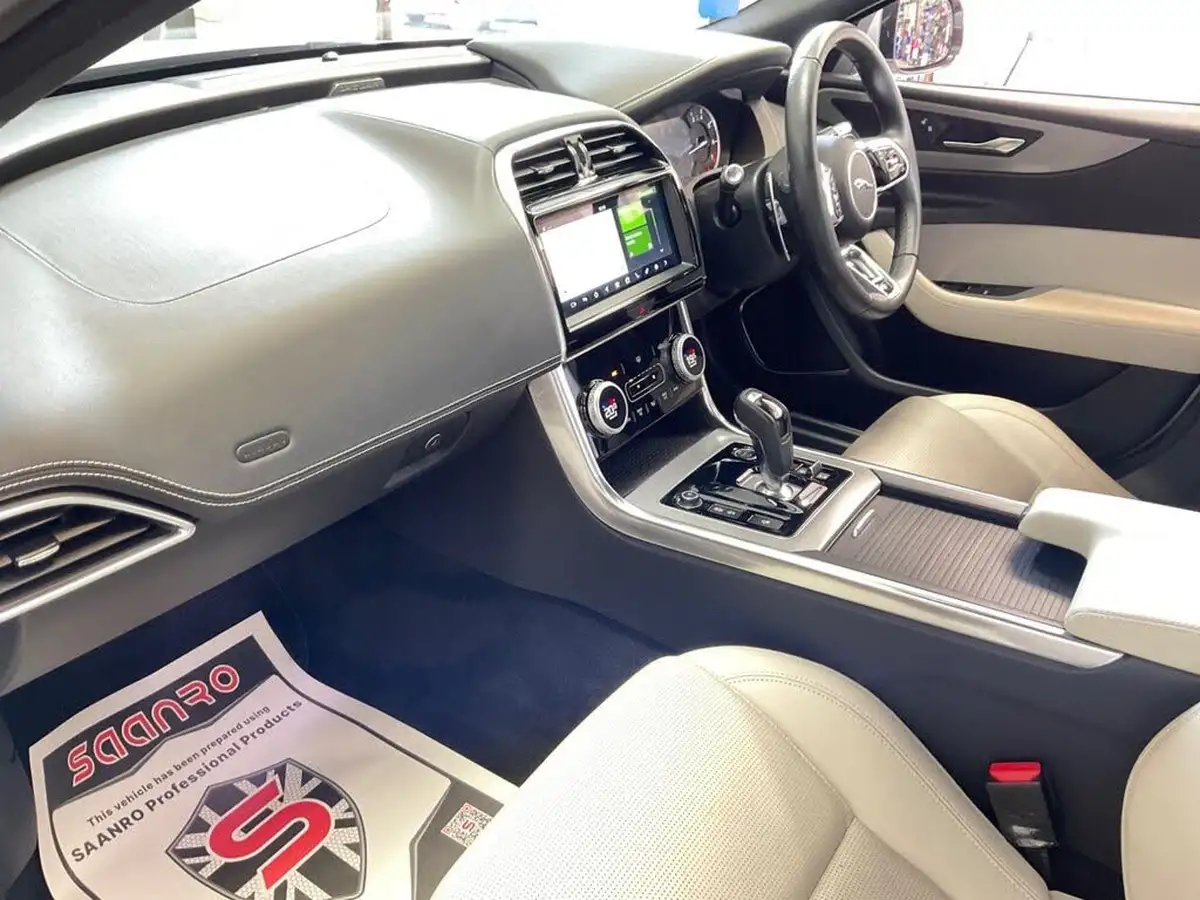 2019-jaguar-xe-20i-r-dynamic-s-250ps-big-26