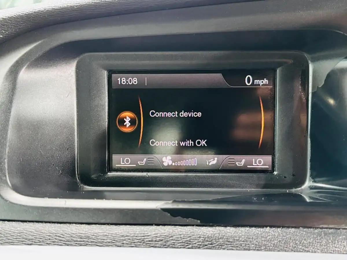 2014-volvo-v40-16td-d2-se-lux-big-21