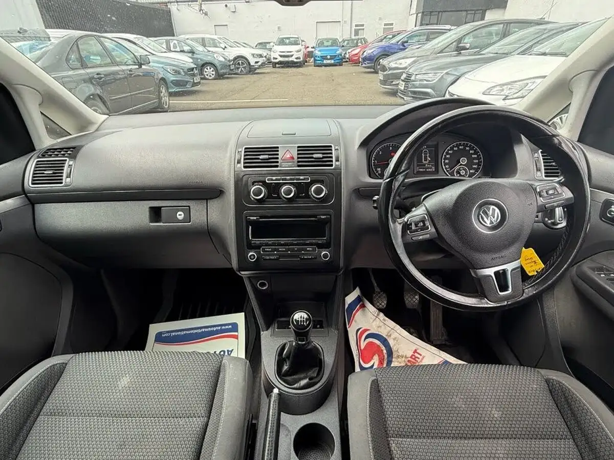 2013-volkswagen-touran-16td-se-big-17