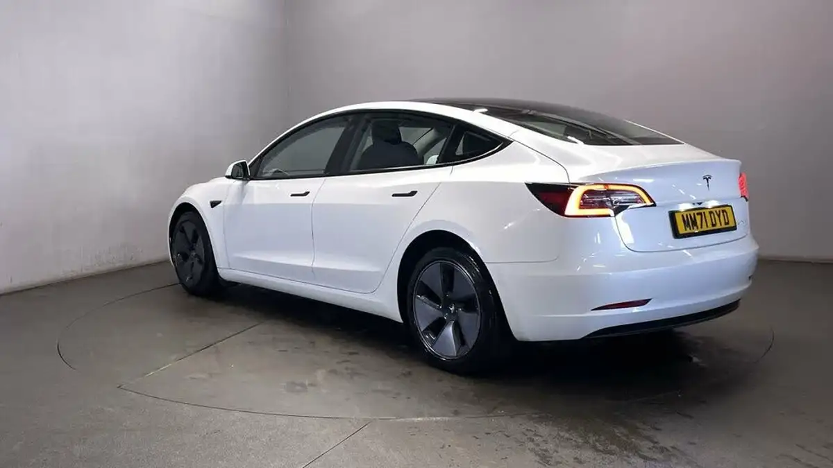 2022-tesla-model-3-e-long-range-big-5