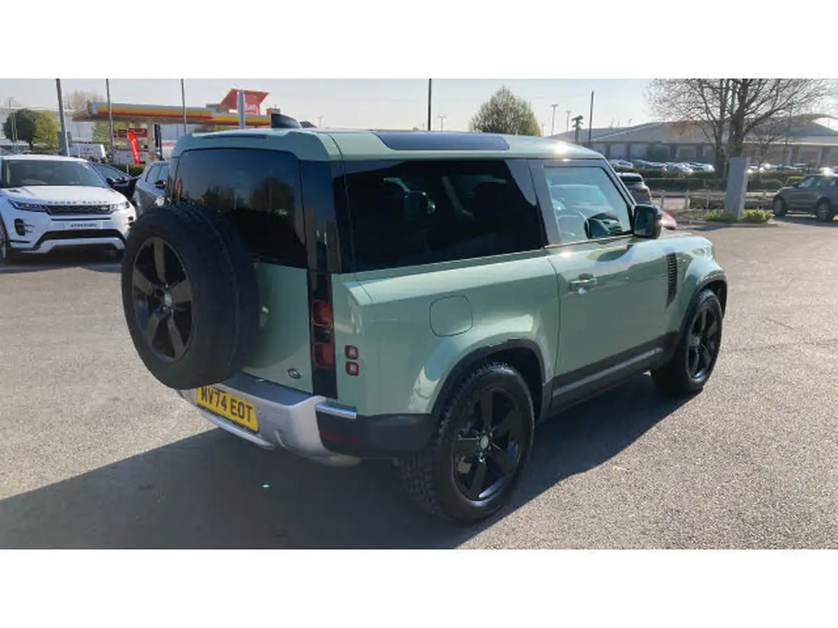 2024-land-rover-90-defender-30-d300-75th-edition-big-38