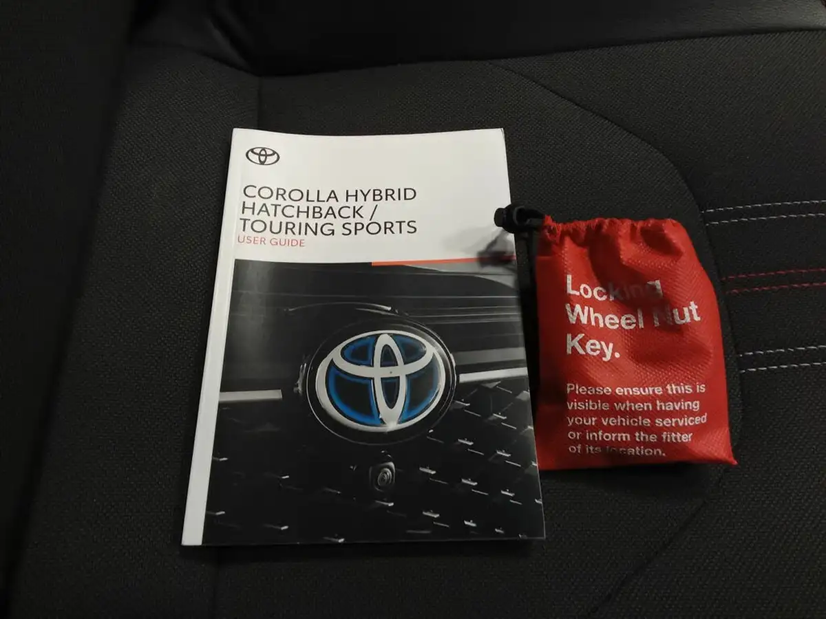 2021-toyota-corolla-18-vvt-i-gr-sport-17in-alloy-wheelstrk-touring-sports-big-36