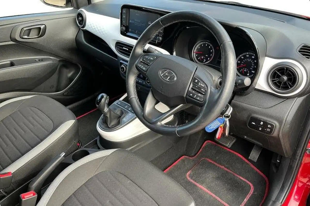 2022-hyundai-i10-12-premium-auto-big-8