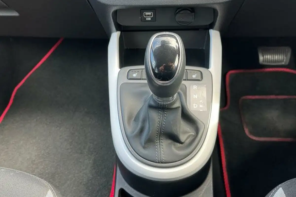 2022-hyundai-i10-12-premium-auto-big-32