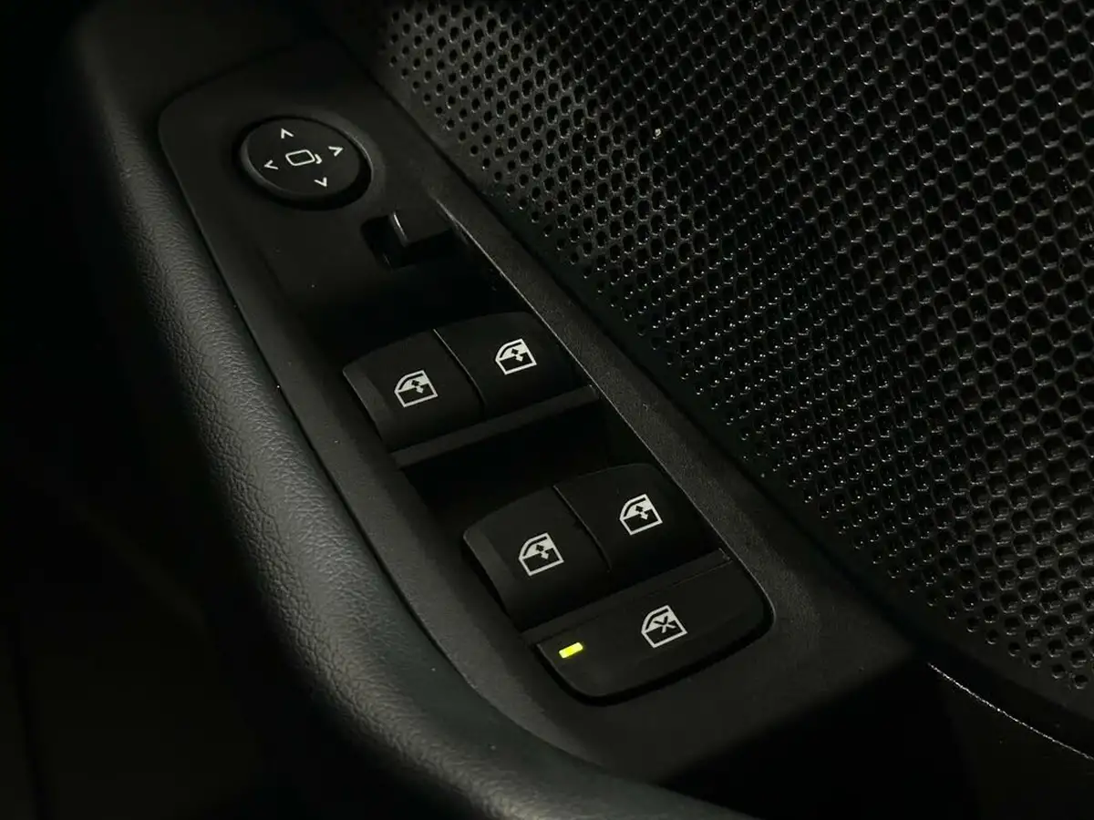 2021-bmw-1-series-15-118i-se-lcp-dct-big-15