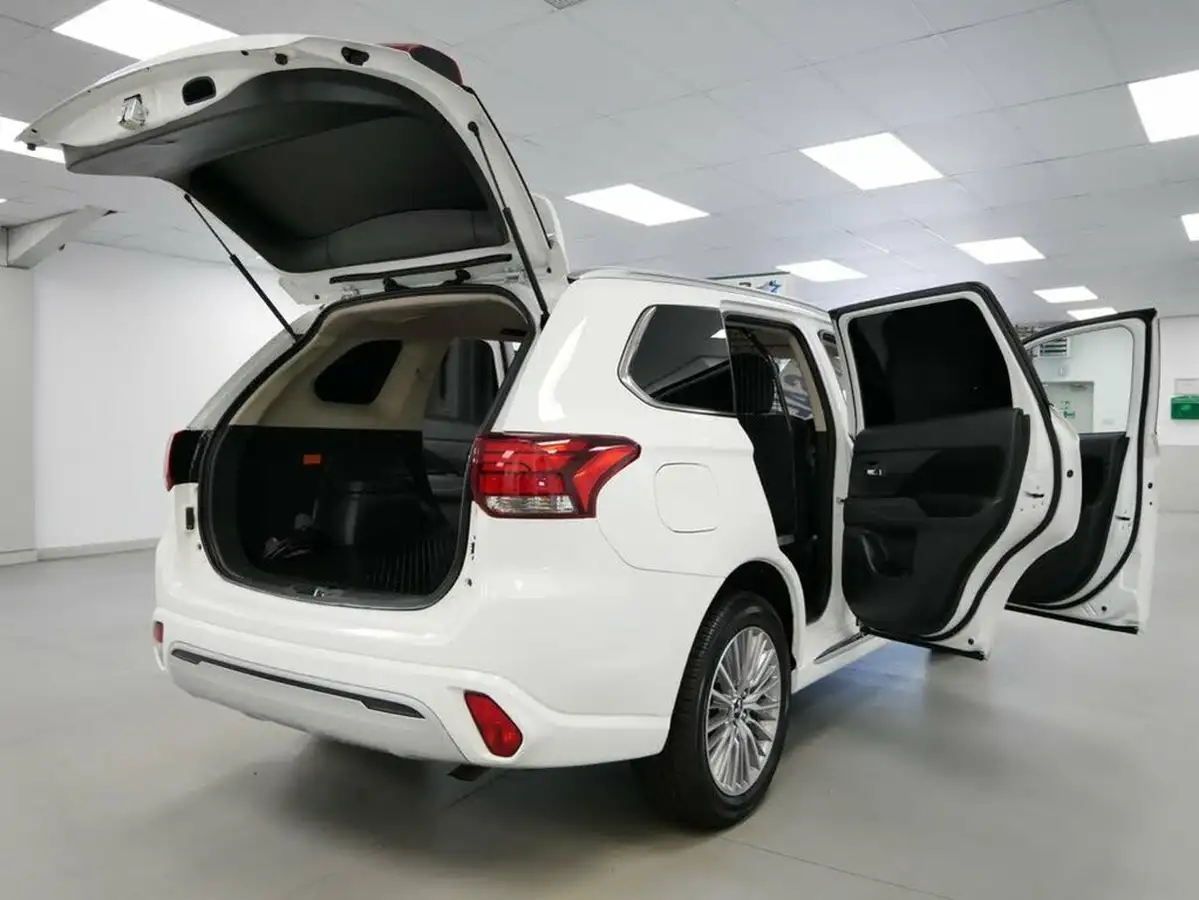 2020-mitsubishi-outlander-24-reflex-plus-commercial-big-23