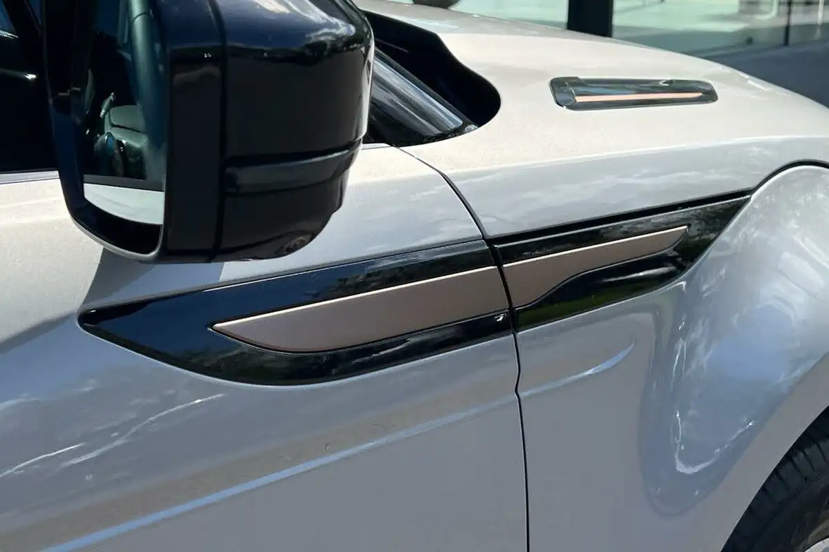 2024-land-rover-range-rover-evoque-15-p300e-dynamic-se-big-11