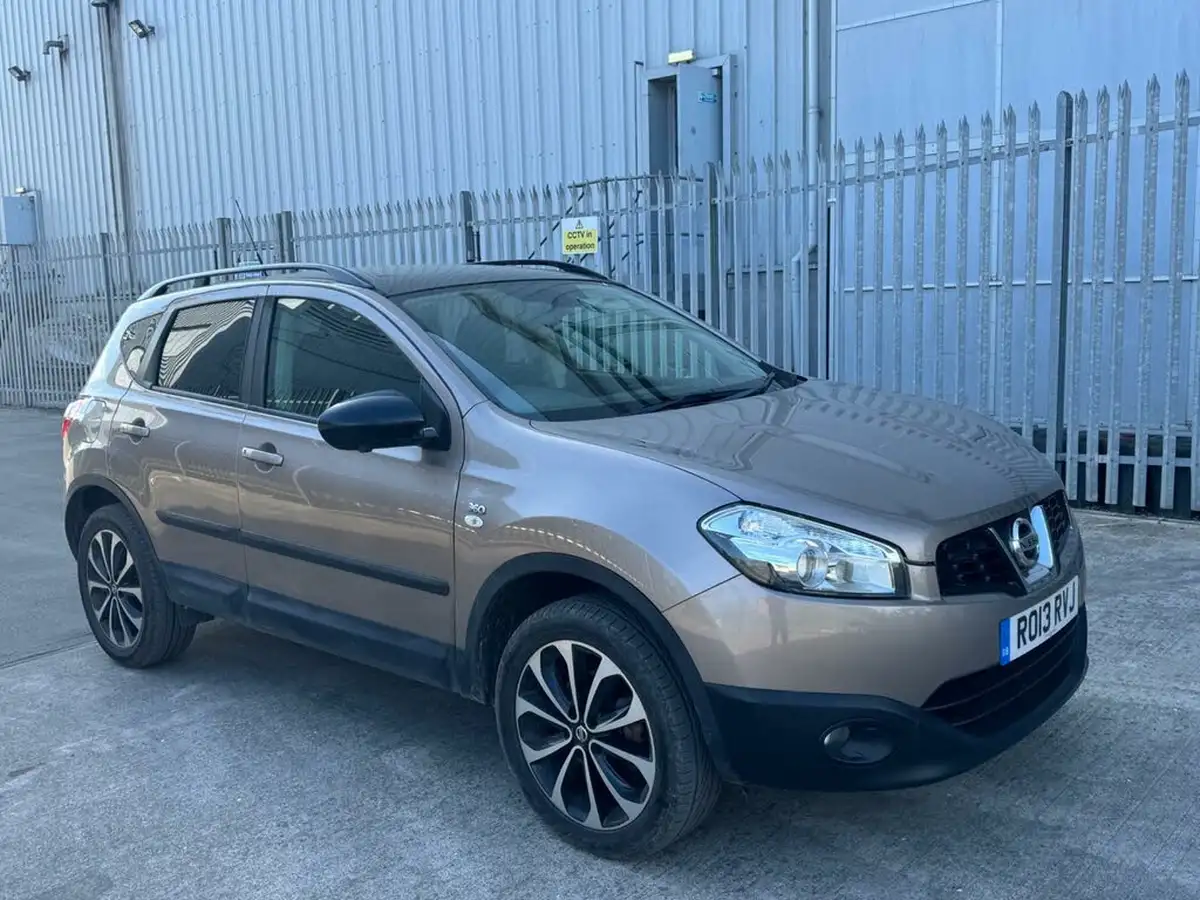 2013-nissan-qashqai-20-360-cvt-big-0