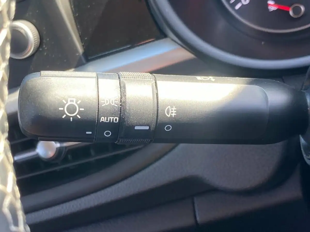 2020-kia-picanto-10-2-auto-seq-big-37