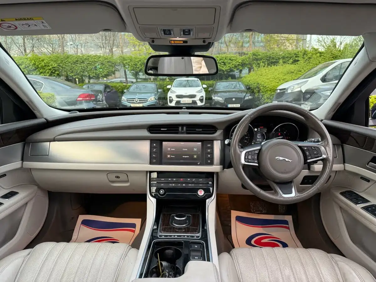 2017-jaguar-xf-20td-portfolio-240ps-awd-saloon-4d-1998cc-auto-big-1