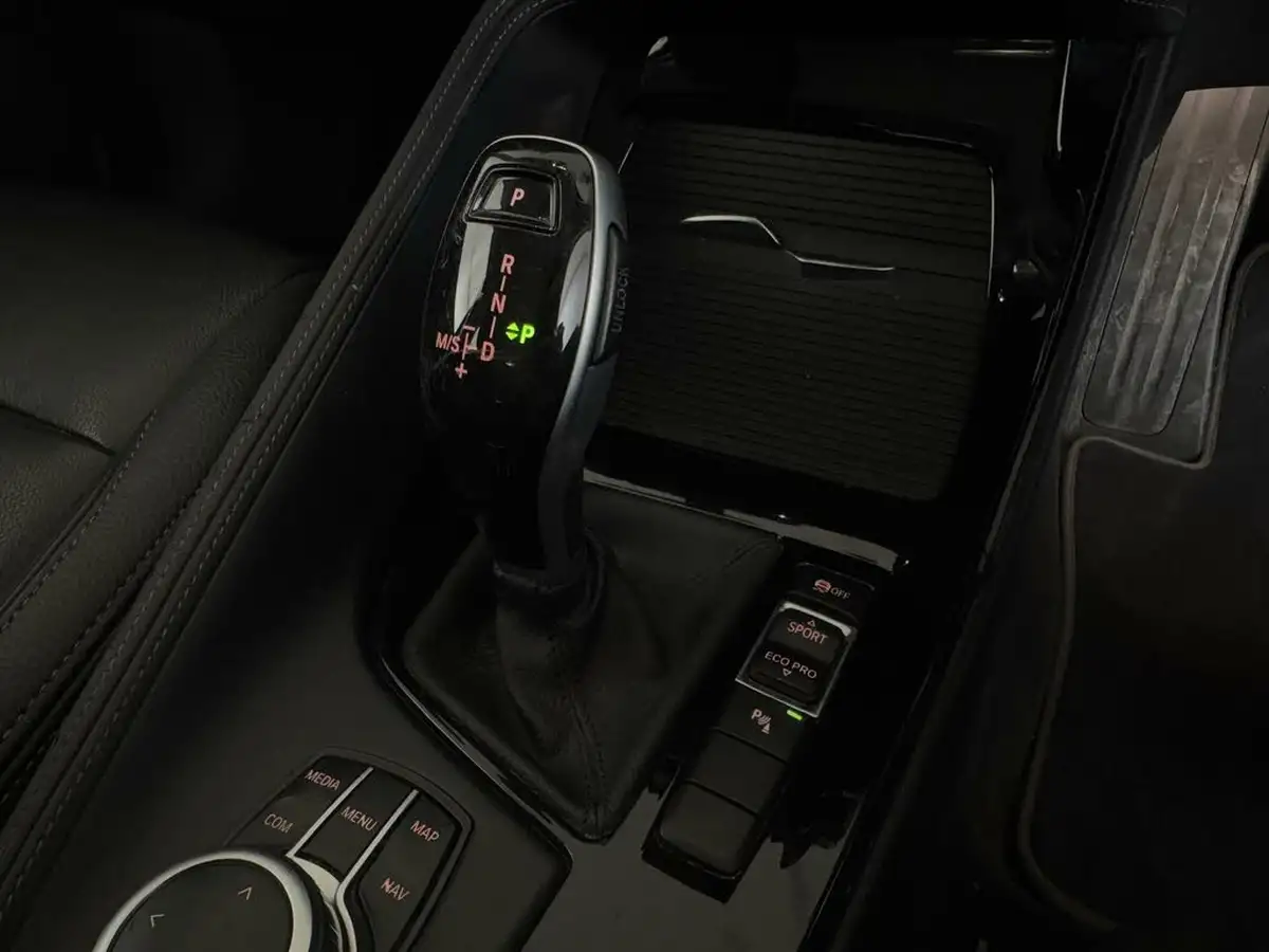 2019-bmw-x1-20-sdrive-20i-xline-sdrive-20i-big-28