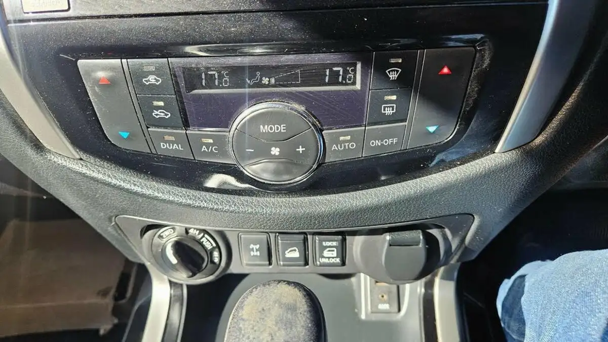 2018-nissan-navara-23dci-tekna-auto-big-37