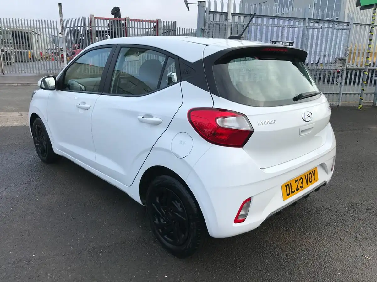 2023-hyundai-i10-10-se-big-4