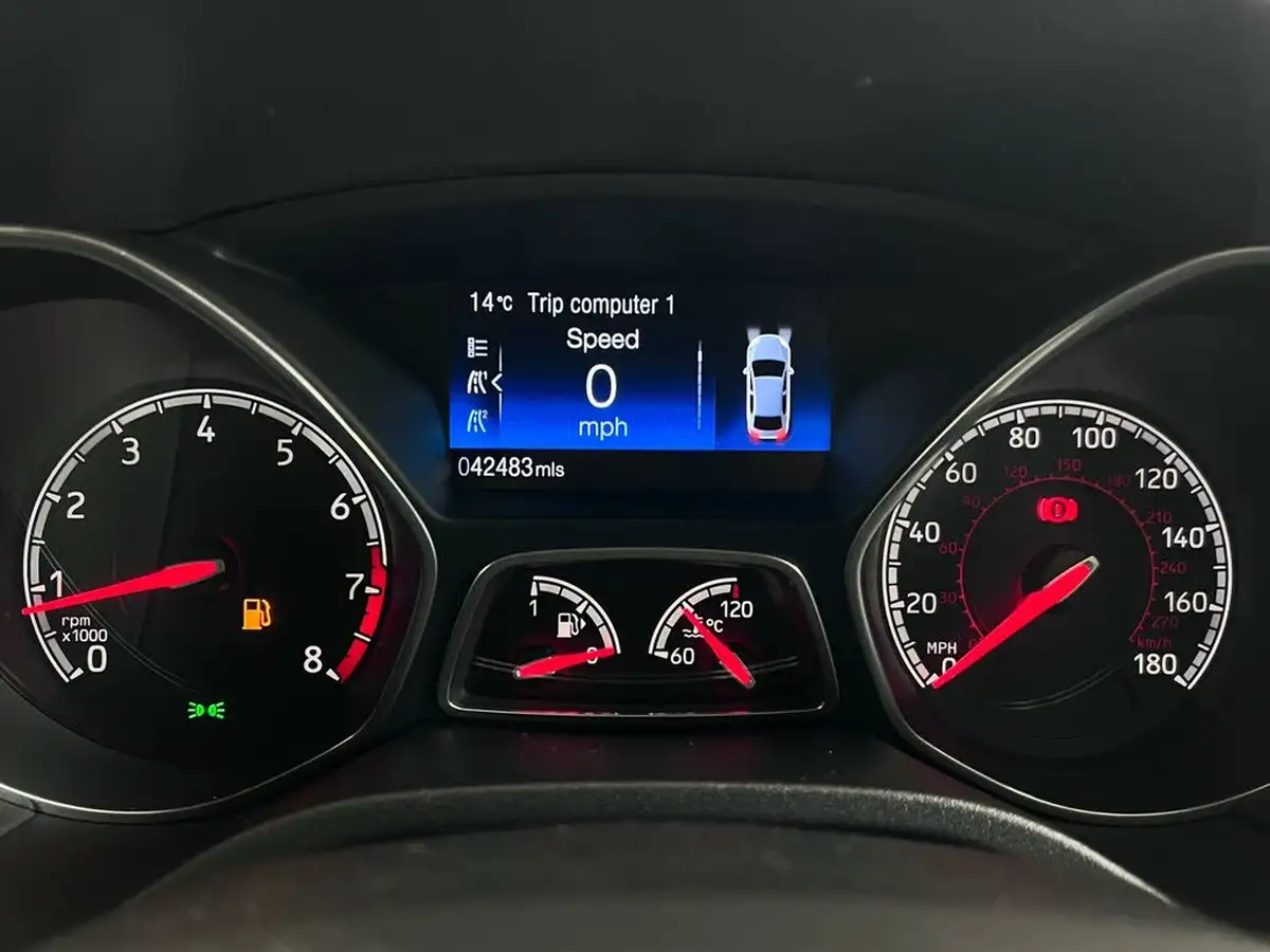 2017-ford-focus-20t-st3-hatchback-big-19