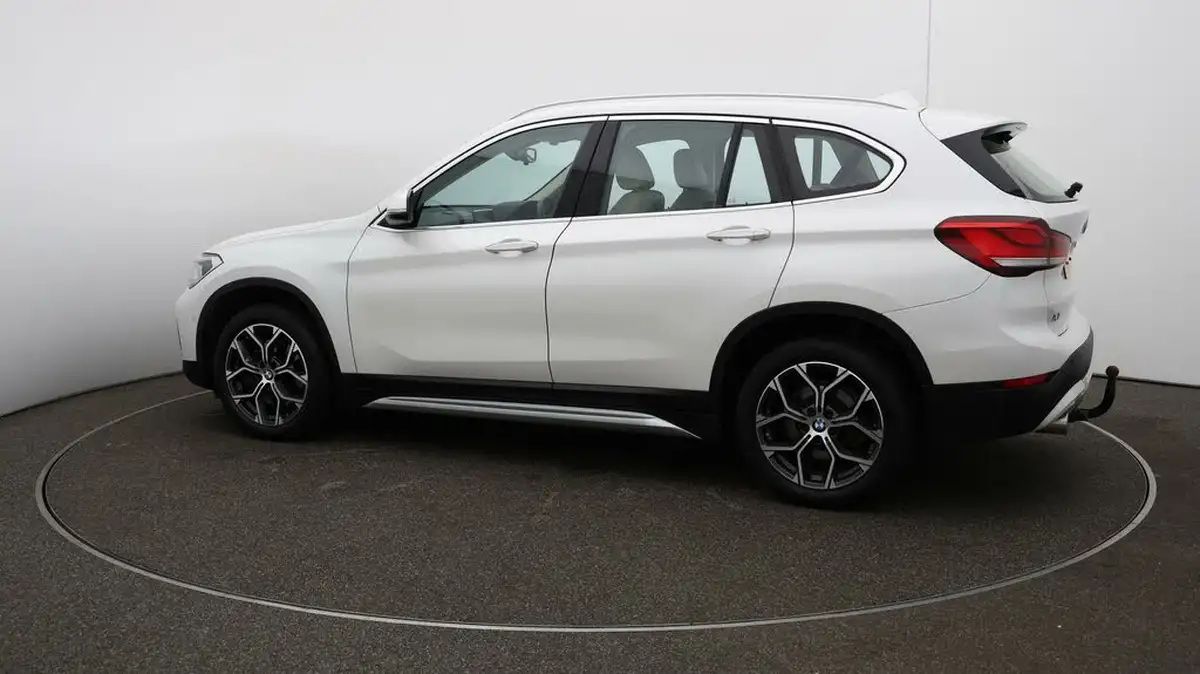 2021-bmw-x1-20-xdrive20i-xline-big-40