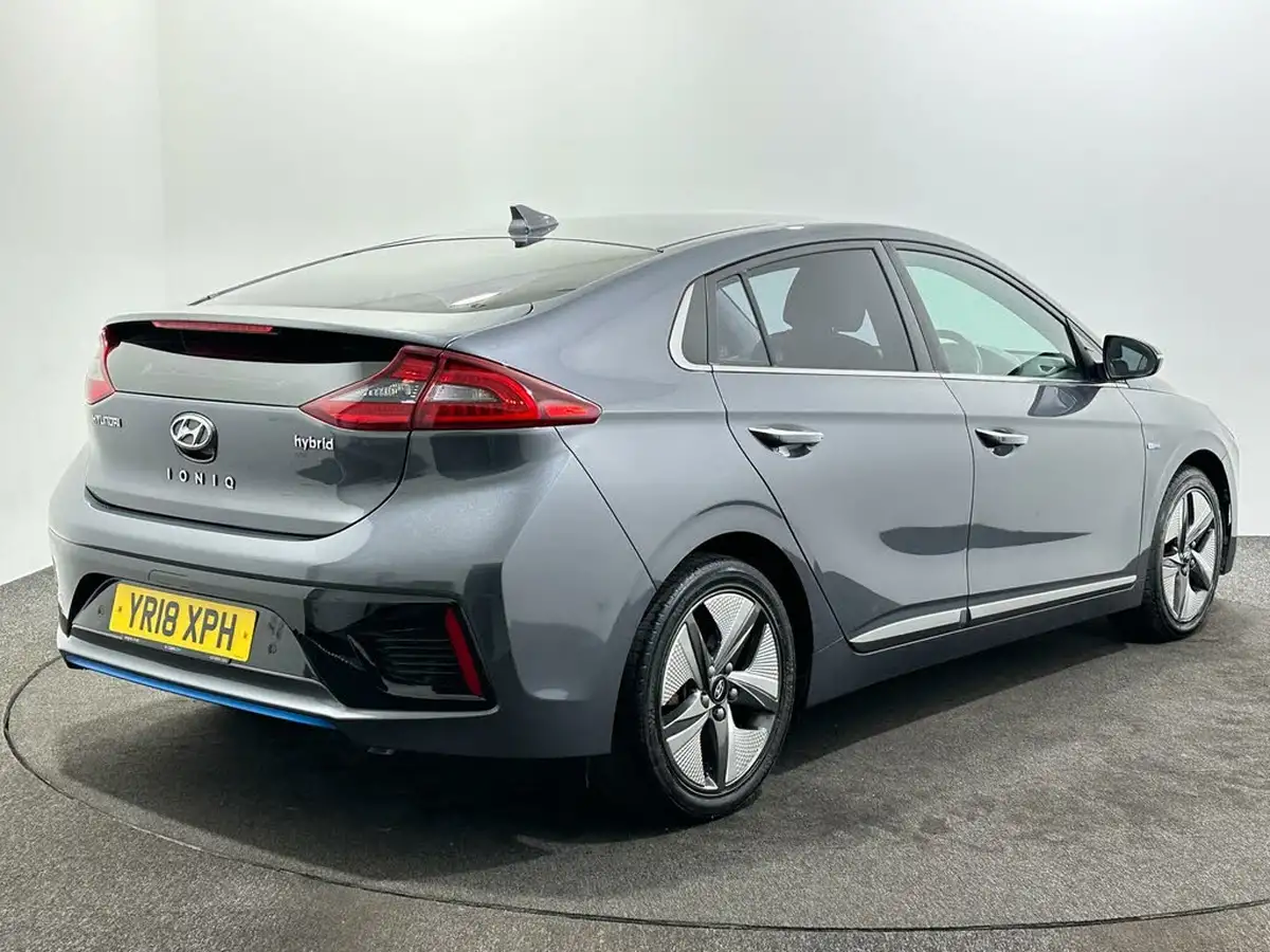 2018-hyundai-ioniq-16-gdi-premium-hybrid-big-6