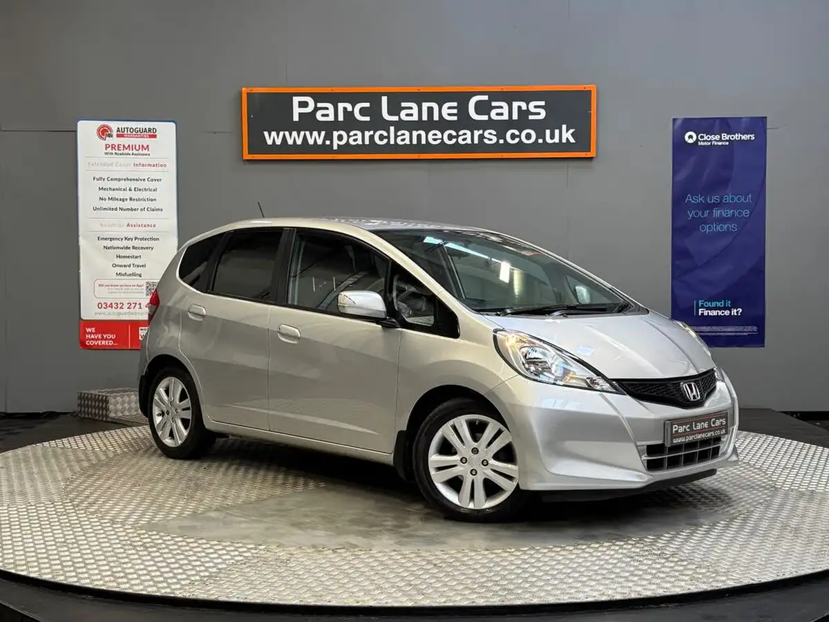 2014-honda-jazz-14-es-plus-cvt-big-0