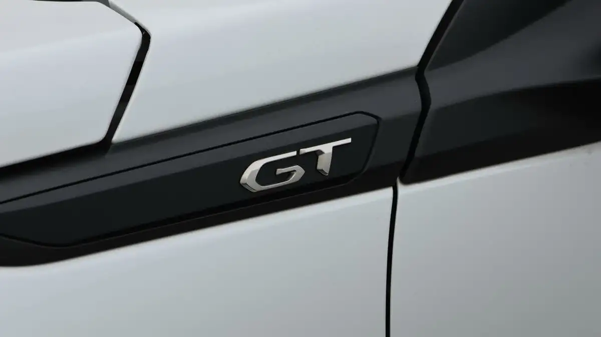 2022-peugeot-2008-suv-12-puretech-gt-big-20