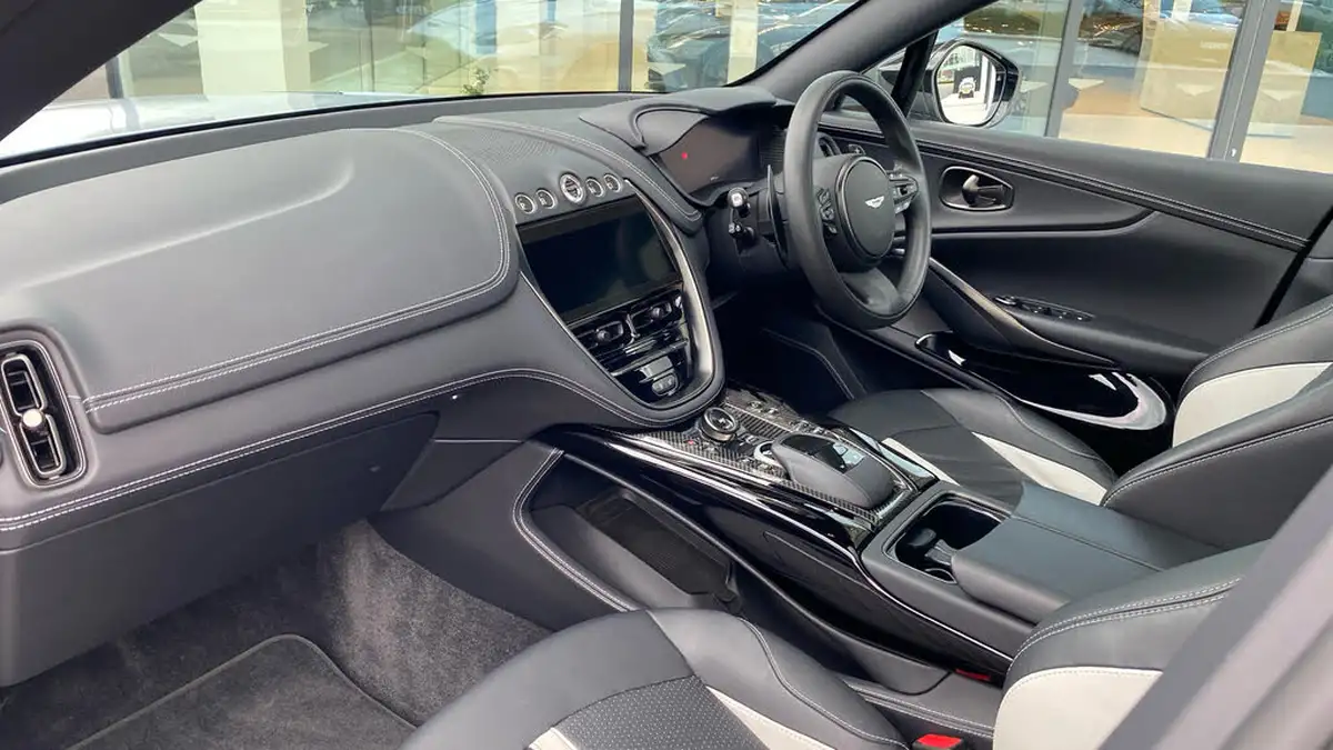 2023-aston-martin-dbx-40-v8-big-18