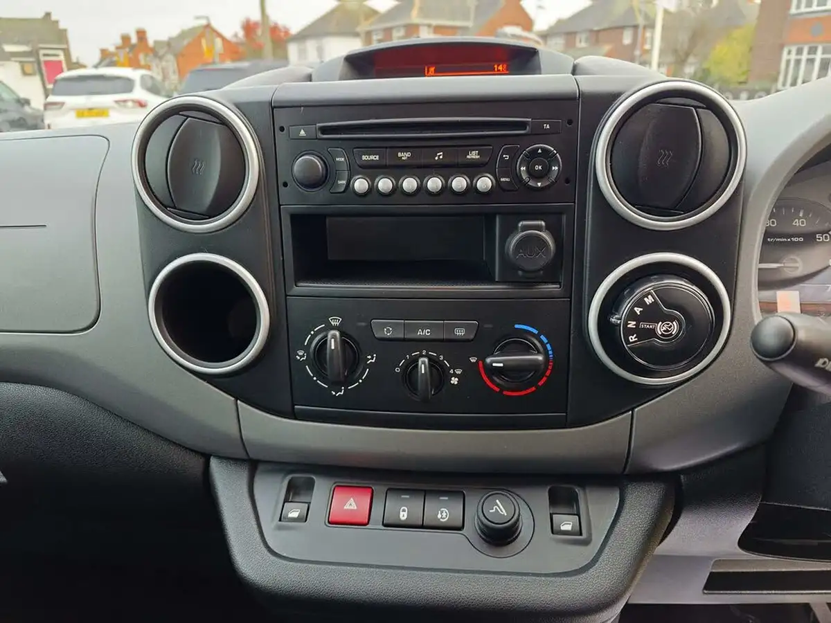 2017-citroen-berlingo-16bluehdi-multispace-feel-102ps-ss-etg6-big-25