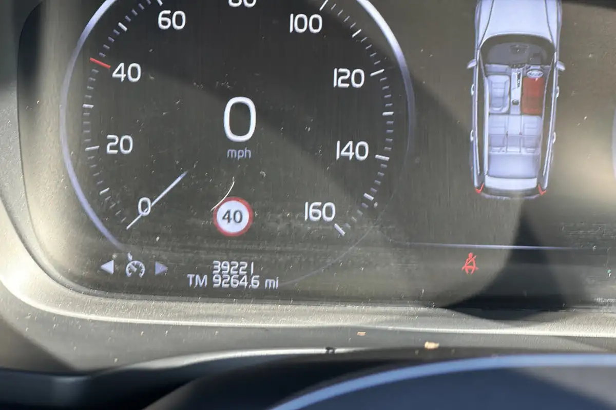 2021-volvo-v60-20-b4-r-design-big-13