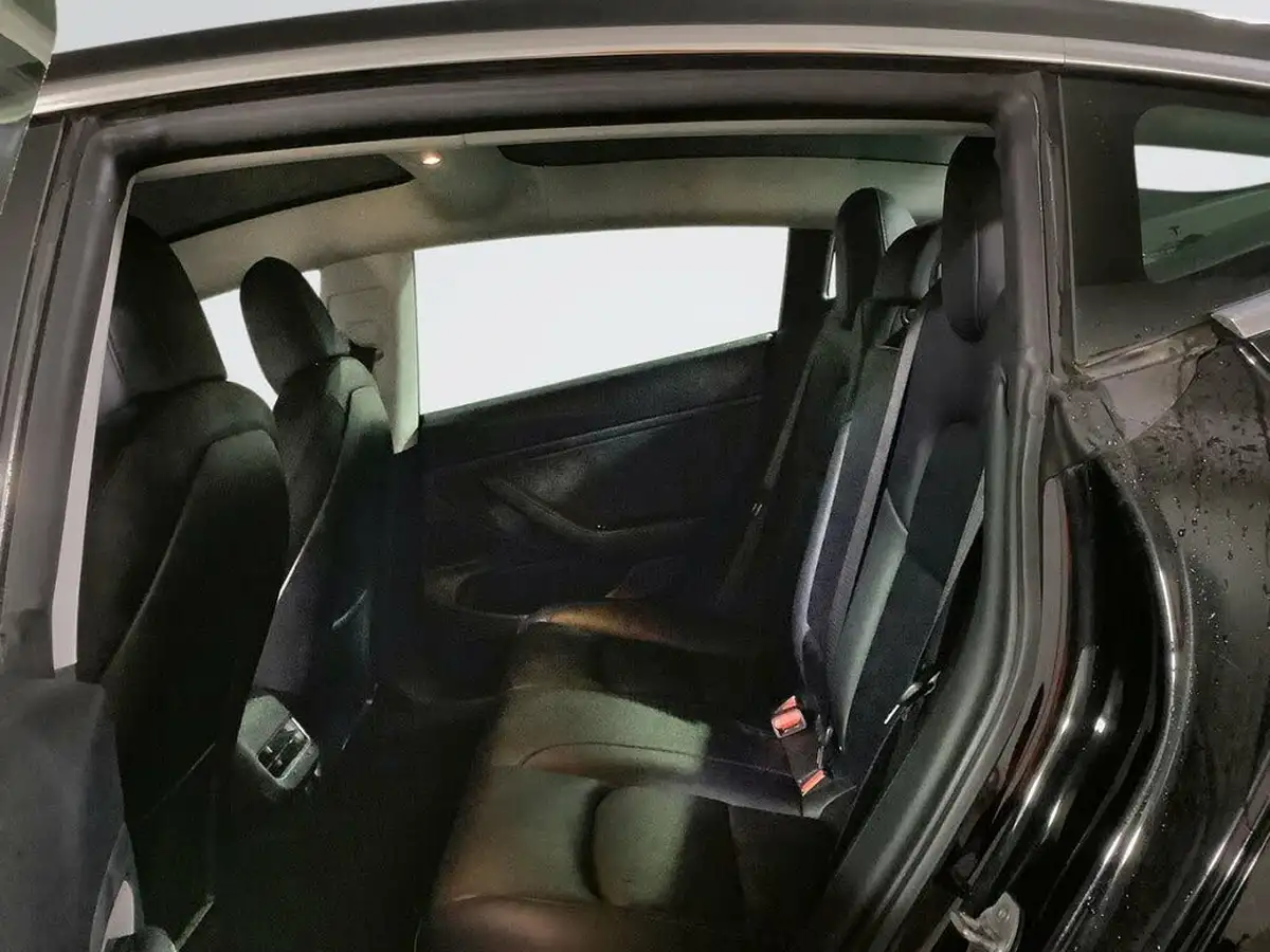 2020-tesla-model-3-e-performance-big-11