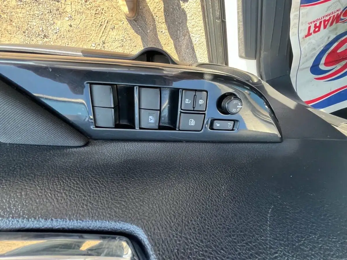 2021-toyota-hi-lux-24d-4d-icon-150hpeu6d-auto-big-16