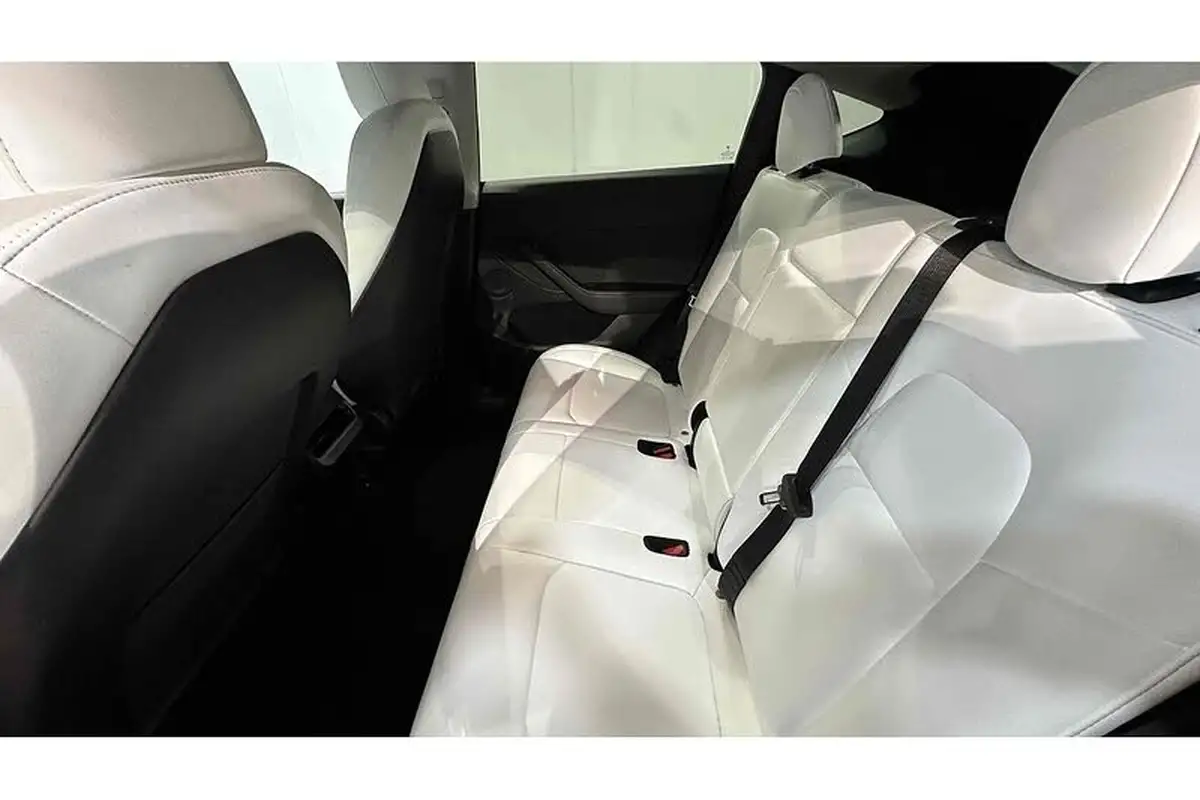 2023-tesla-model-y-e-rwd-big-24