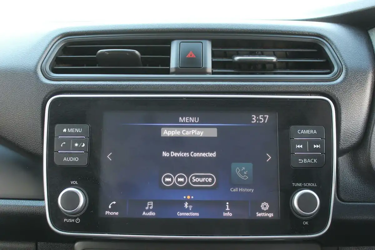 2021-nissan-leaf-e-acenta-big-1