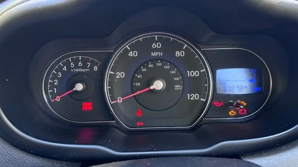 2012-hyundai-i10-12-active-big-26