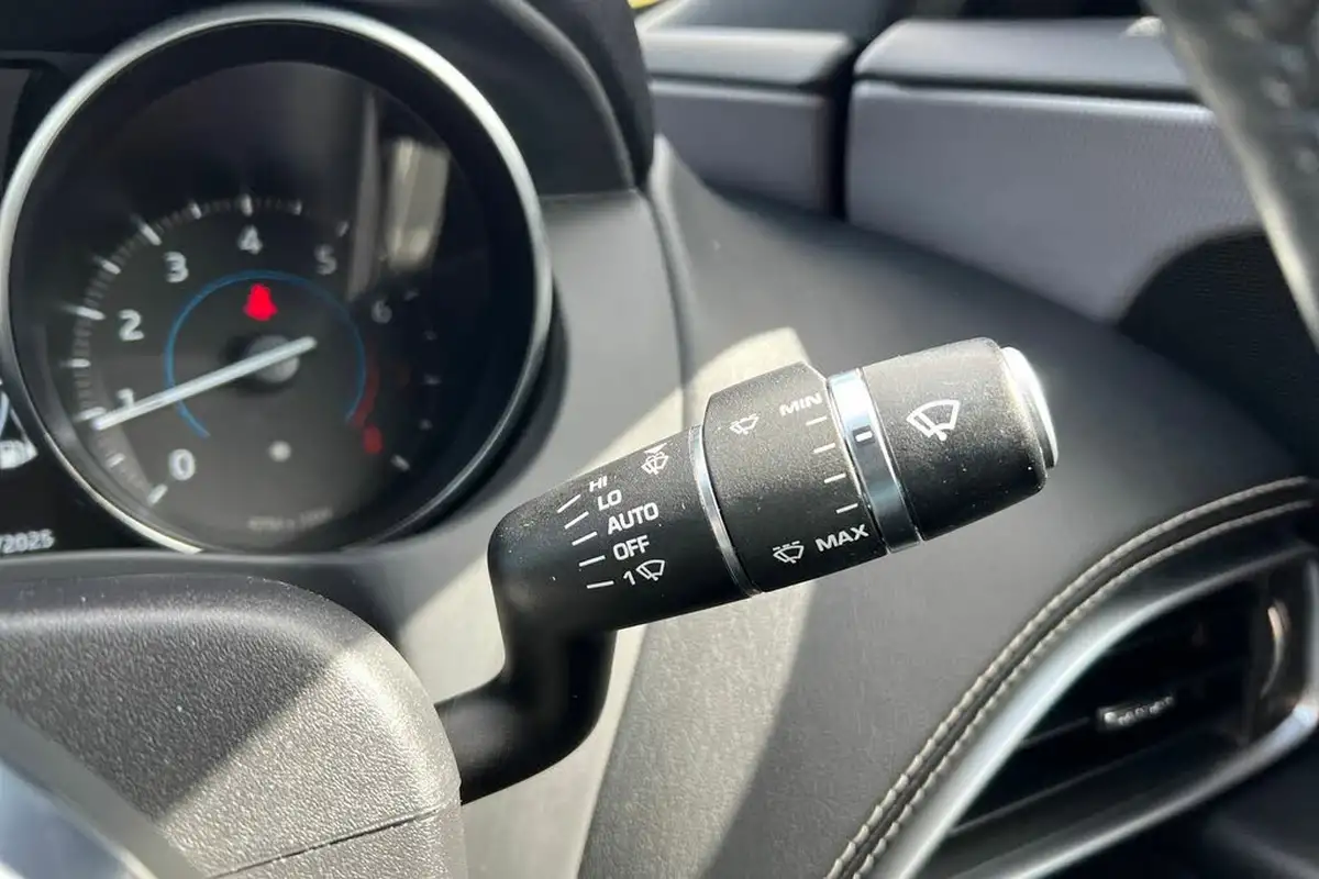 2018-jaguar-xe-20i-r-sport-200ps-1997cc-big-22