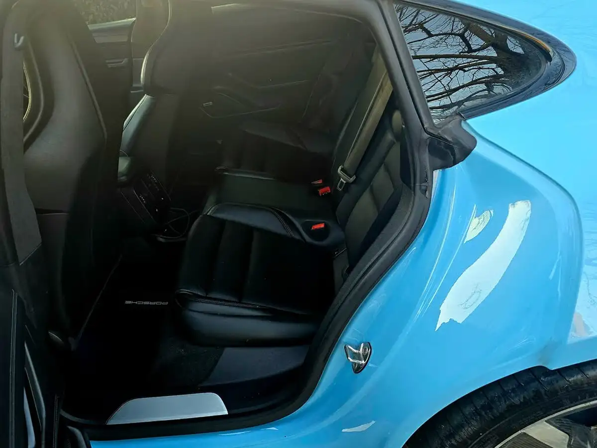 2020-porsche-taycan-e-turbo-big-30