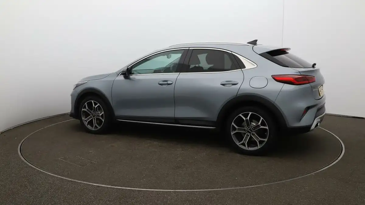 2022-kia-xceed-15-t-gdi-4-big-40