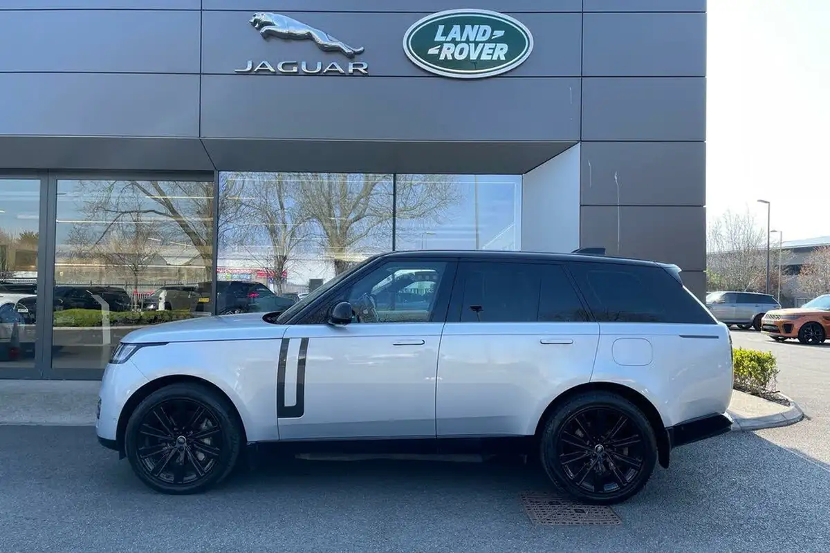 2023-land-rover-range-rover-30-p440e-se-big-28