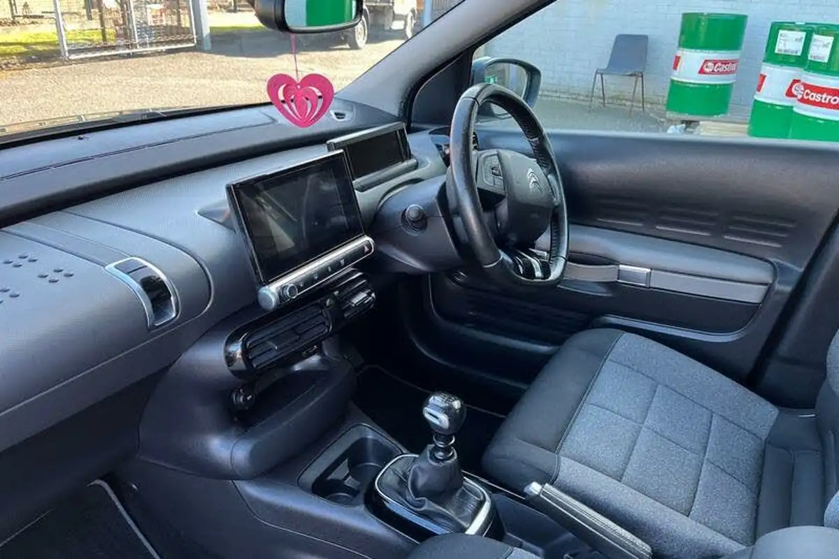 2019-citroen-c4-cactus-15bluehdi-flair-100ps-big-17