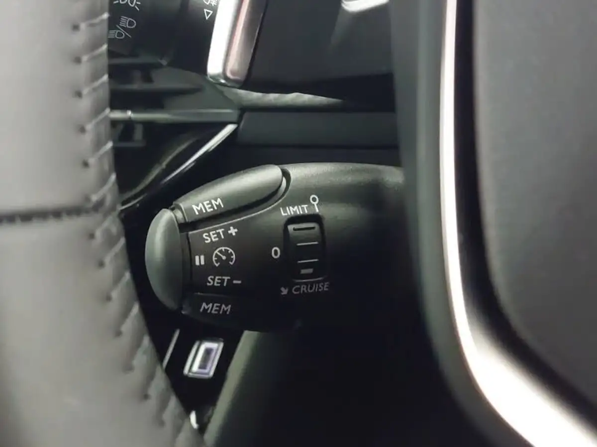2024-peugeot-2008-suv-12-puretech-allure-130ps-eat8-big-16