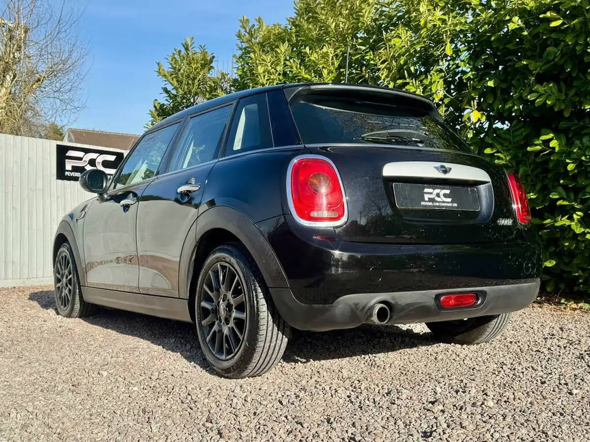 2015-mini-cooper-15-cooper-5d-big-23