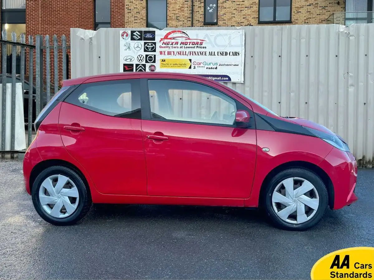 2016-toyota-aygo-10-vvt-i-x-play-68bhp-5d-big-20