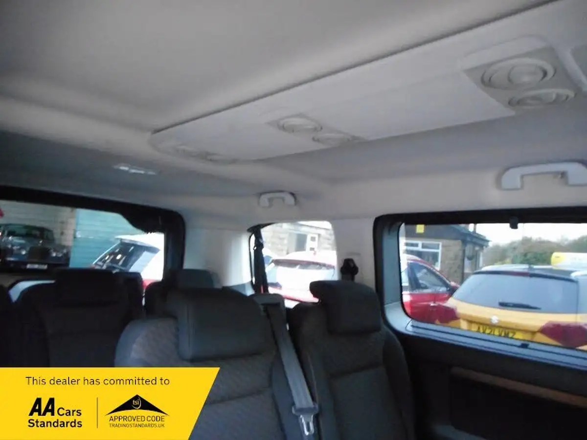 2019-toyota-proace-big-17