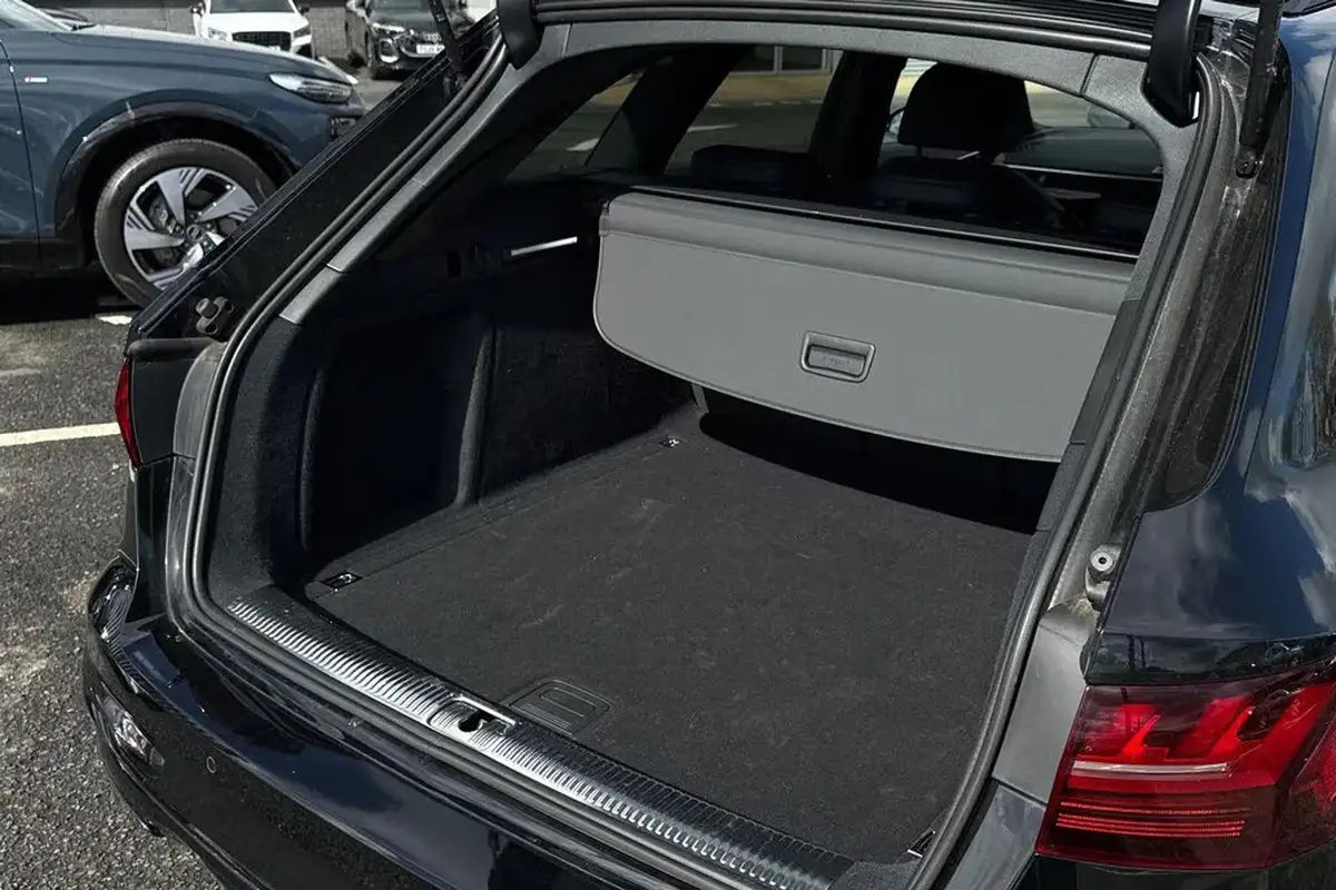 2024-audi-a4-avant-20-35-tdi-black-edition-big-32
