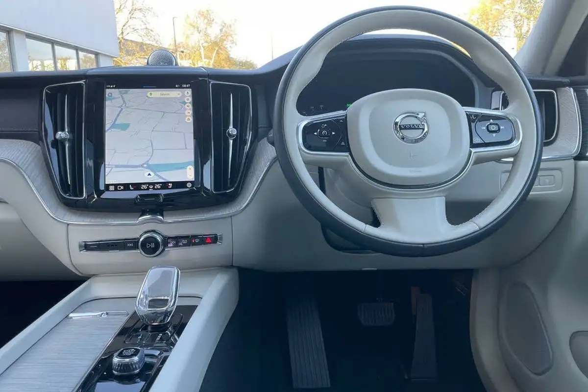 2023-volvo-xc60-20-t8-ultimate-dark-big-33
