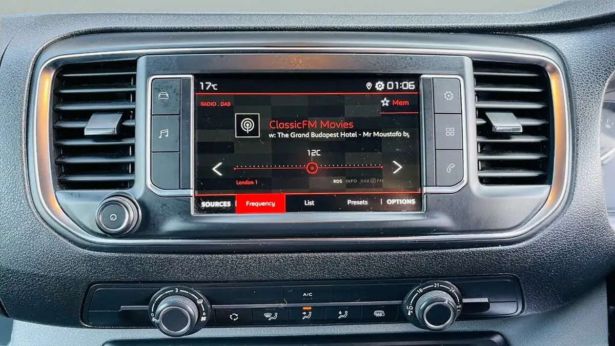 2019-citroen-dispatch-16bluehdi-x-m-1000-115pseu6-ss-big-26