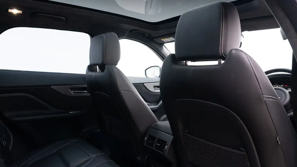 2020-jaguar-f-pace-20i-chequered-flag-big-16