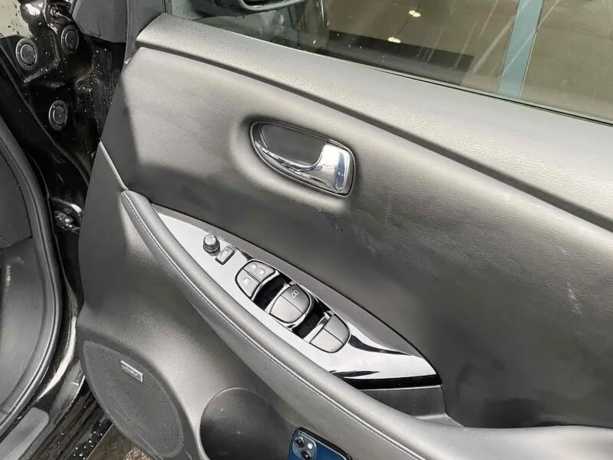 2024-nissan-leaf-e-tekna-39kwh-big-33