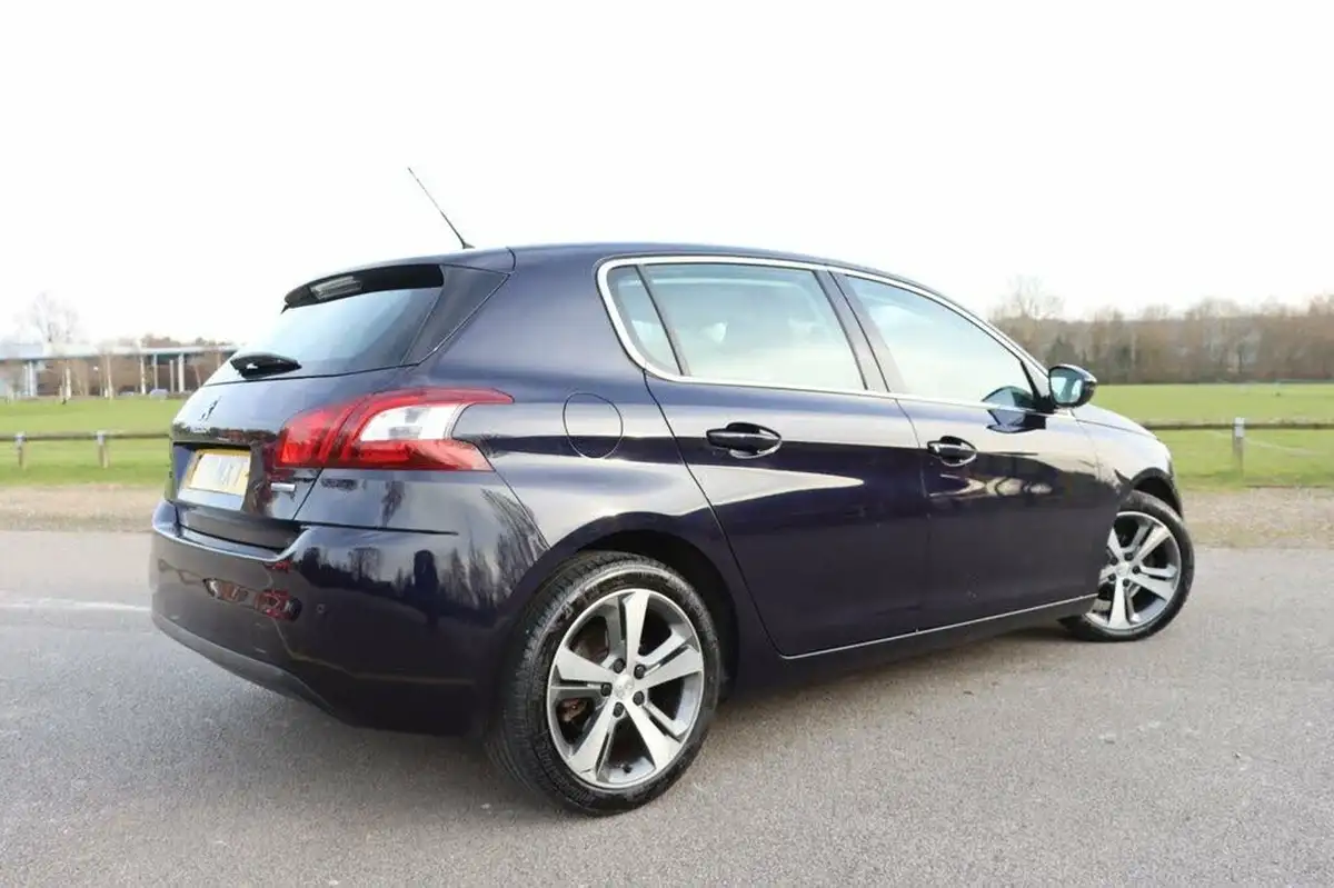 2017-peugeot-308-12-puretech-allure-110bhp-big-9