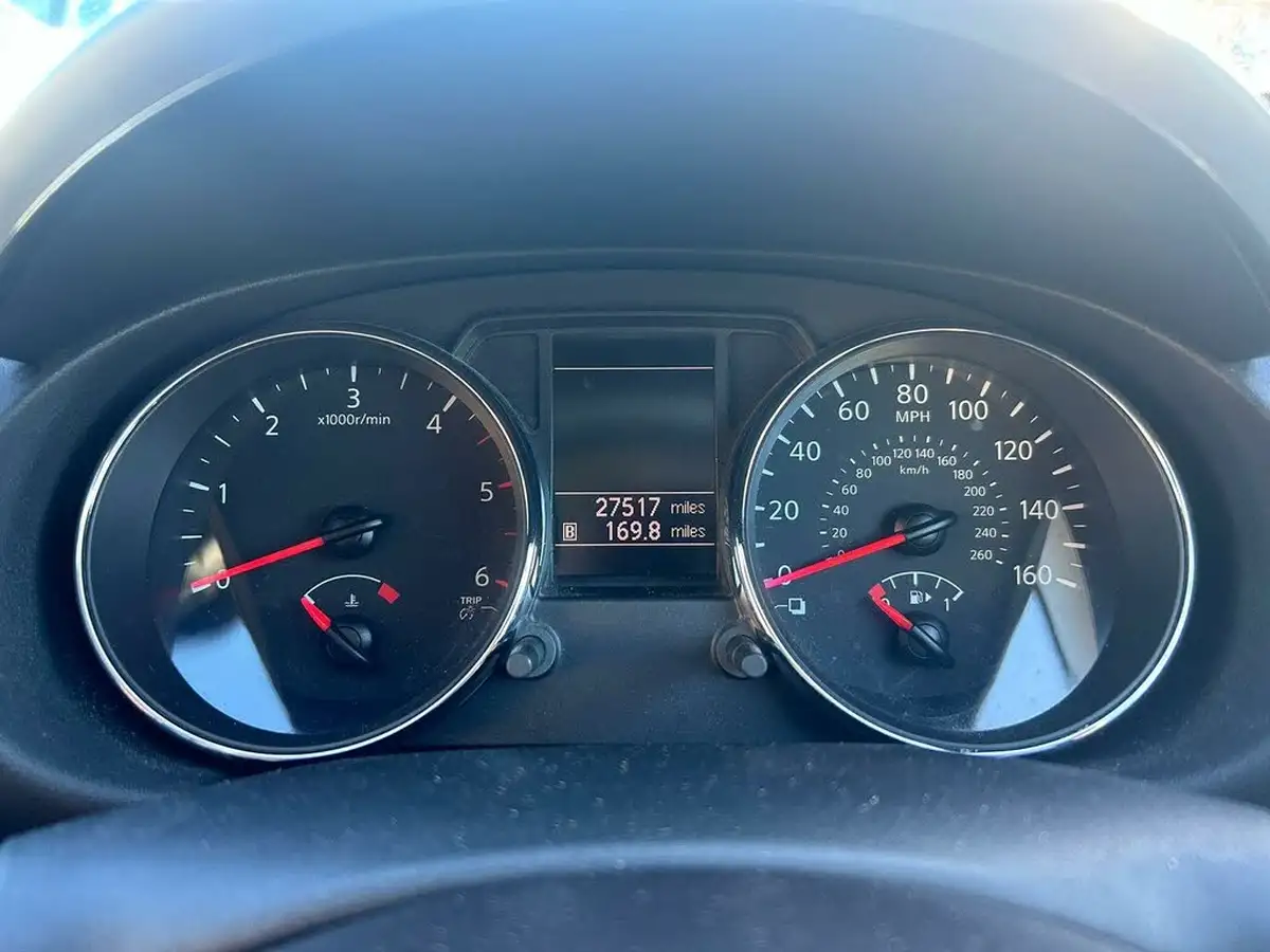 2012-nissan-qashqai-20td-n-tec-big-59