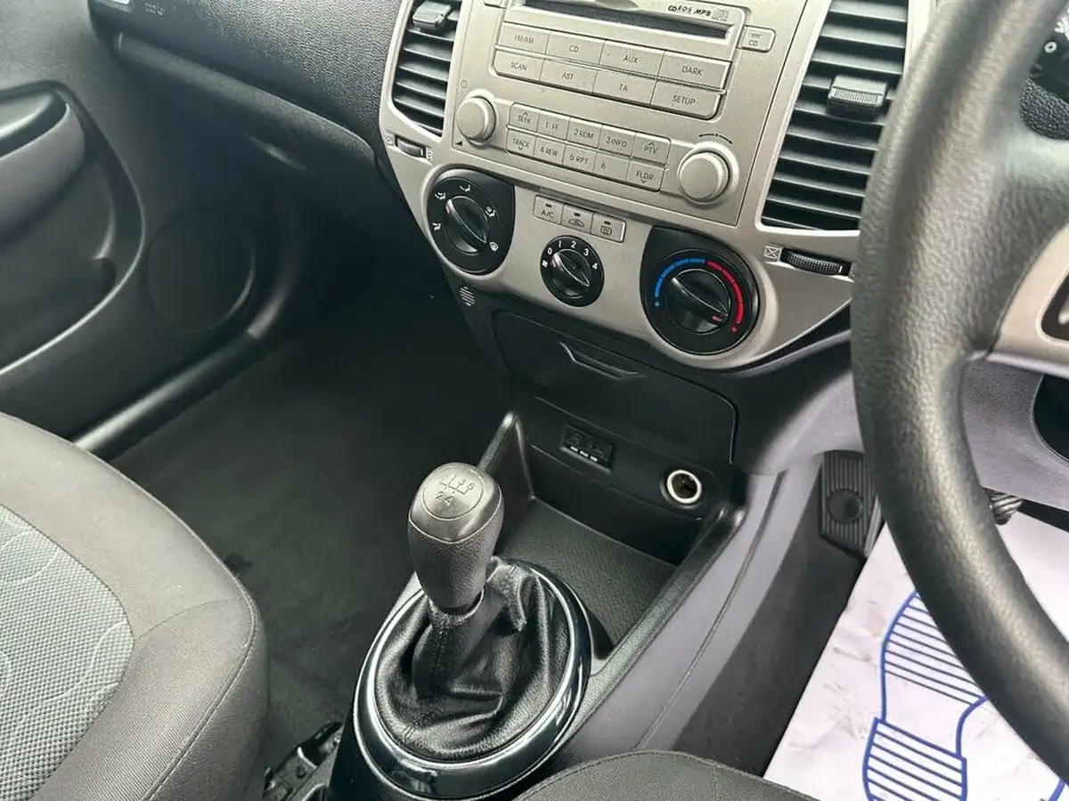 2011-hyundai-i20-14-comfort-5d-big-9