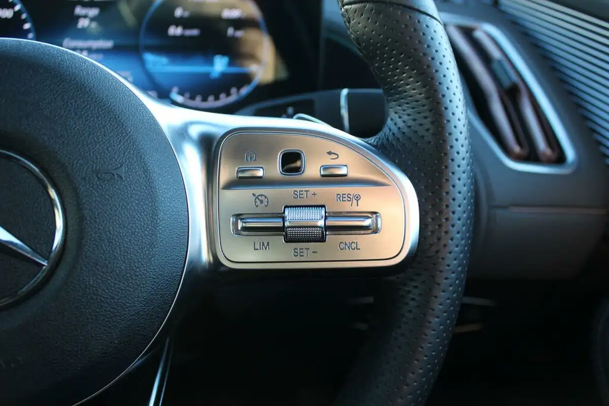 2021-mercedes-benz-eqc-e-eqc-400-amg-line-big-29