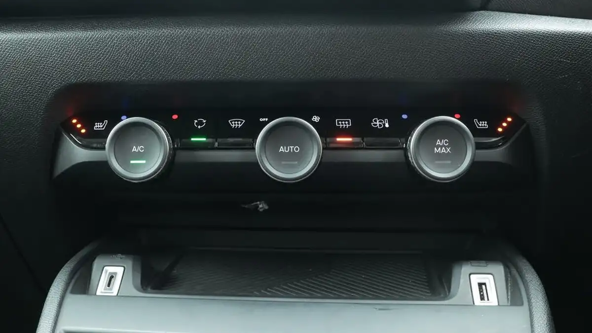 2023-citroen-c4-15bluehdi-shine-plus-big-12