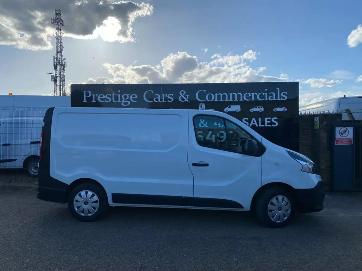 2017-renault-trafic-16dci-sl27-120-business-e6-panel-big-2